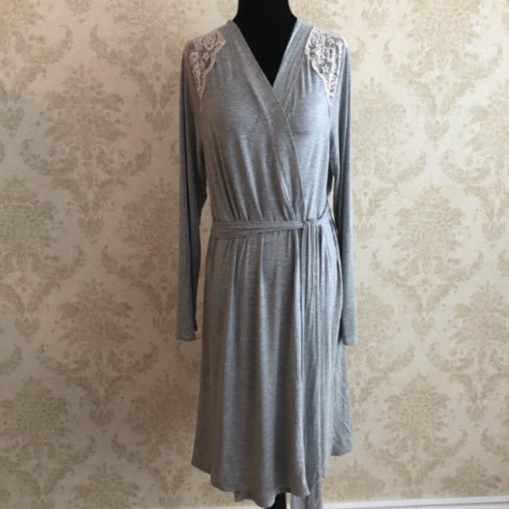 Jessica Simpson robe